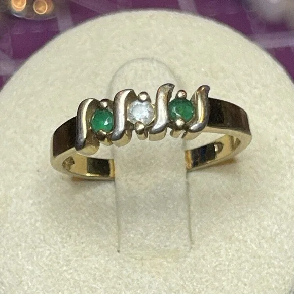 Vintage KOREA Gold Plated Cubic Zirconia Emerald Green Color Band Ring Size 8 - Picture 6 of 6